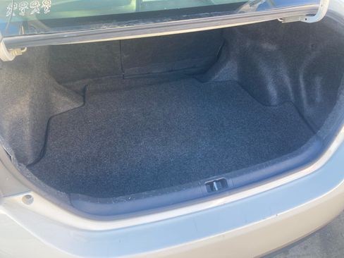 Used 2015 Toyota Corolla LE image 5