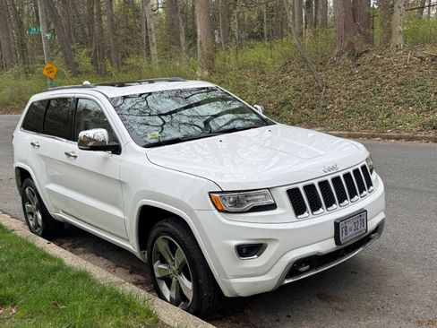 Used 2015 Jeep Grand Cherokee Overland w/ Advanced Technology Group image 4