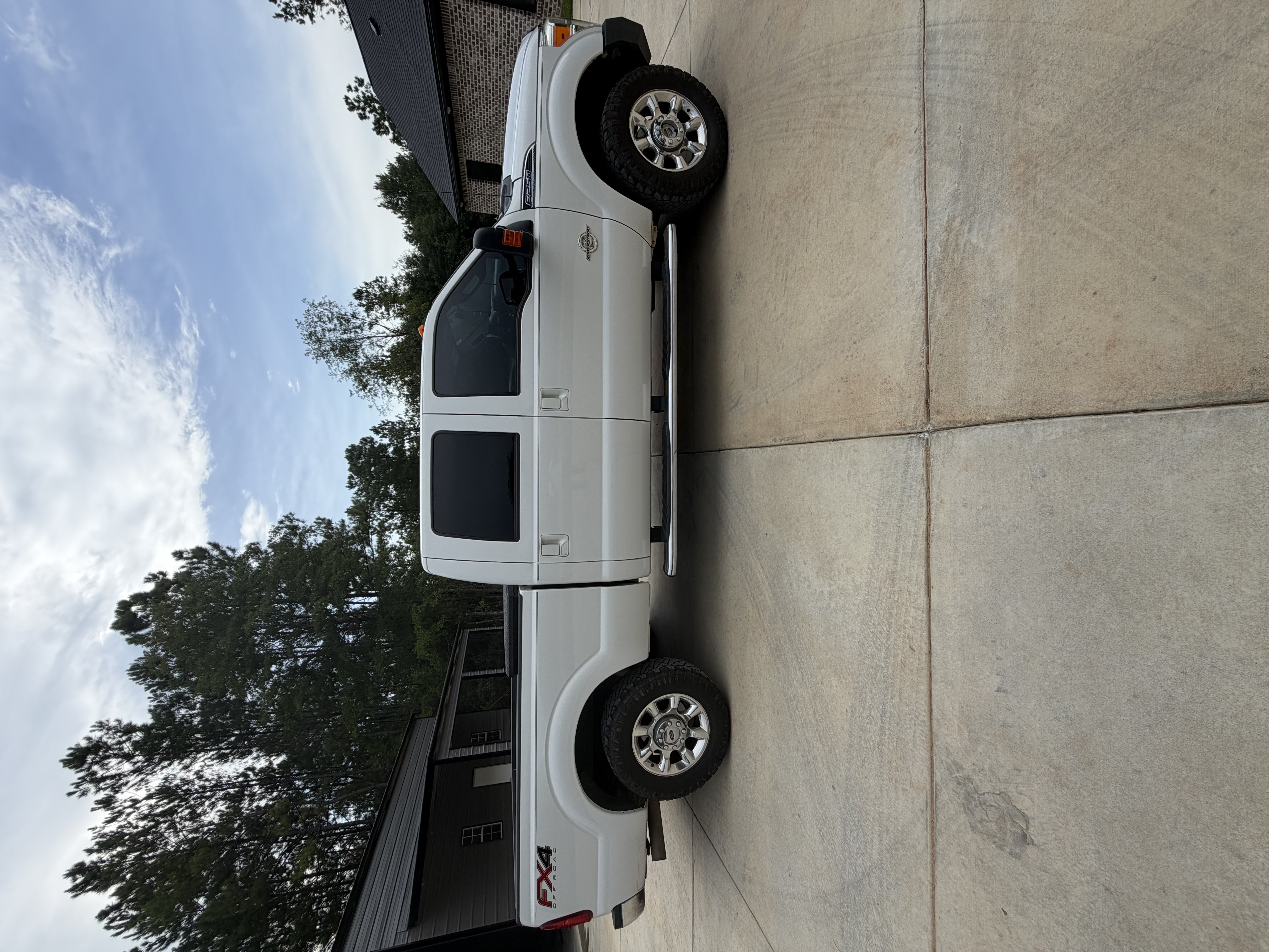 Used 2016 Ford F250 Lariat w/ Lariat Interior Package AWD/4WD image 5