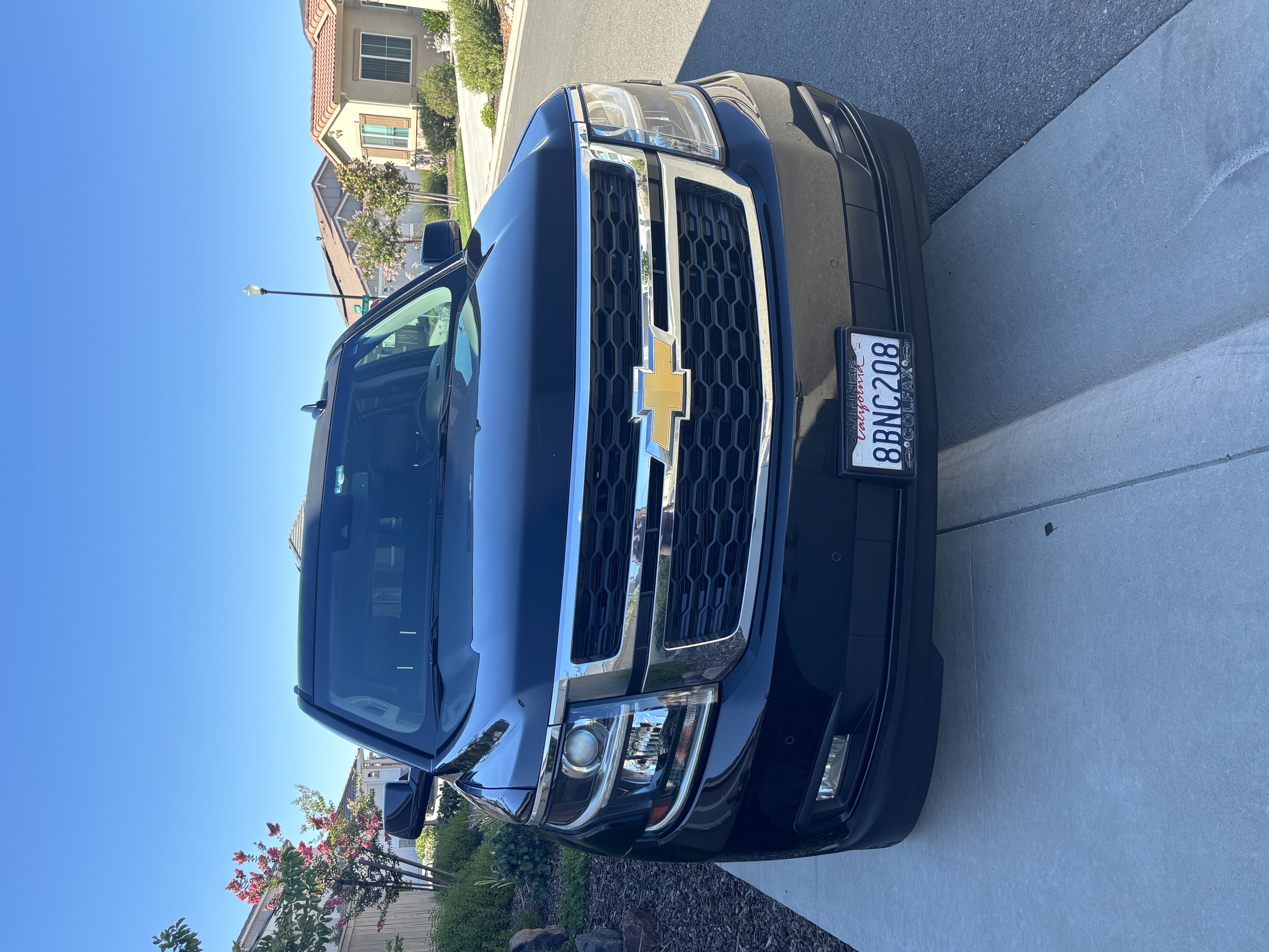Used 2018 Chevrolet Suburban LT AWD/4WD image 1
