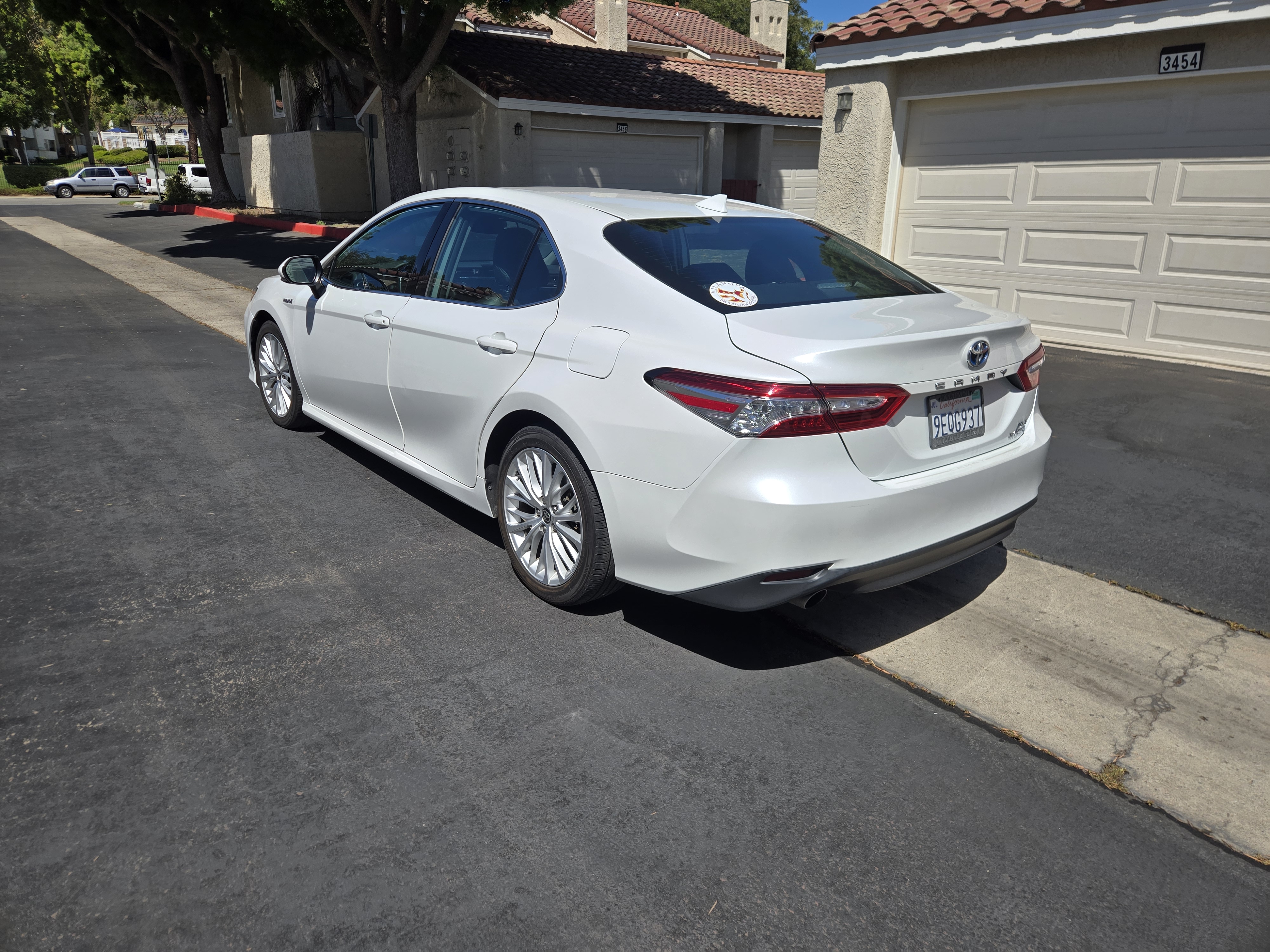 Used 2020 Toyota Camry XLE FWD image 4
