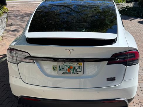 Used 2022 Tesla Model X Plaid image 4