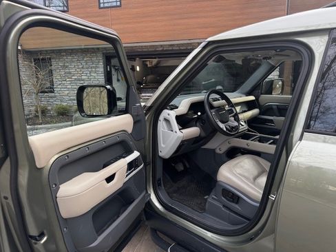 Used 2024 Land Rover Defender 110 S image 9