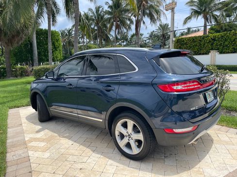 Used 2017 Lincoln MKC Premiere FWD image 2