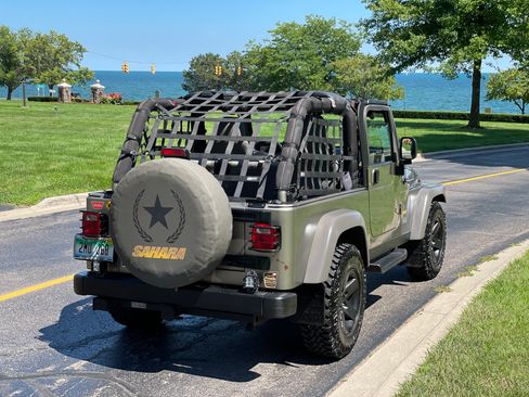 Used 2005 Jeep Wrangler Unlimited Rubicon w/ Sahara Edition Group image 11