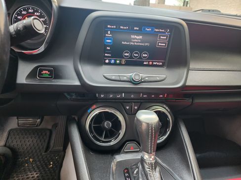 Used 2020 Chevrolet Camaro LT image 9