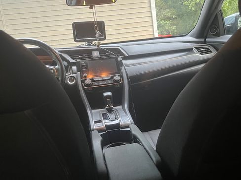 Used 2020 Honda Civic EX image 9