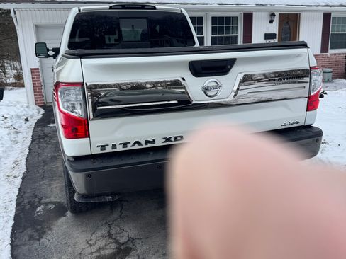 Used 2018 Nissan Titan Platinum Reserve w/ Platinum Utility Package image 6