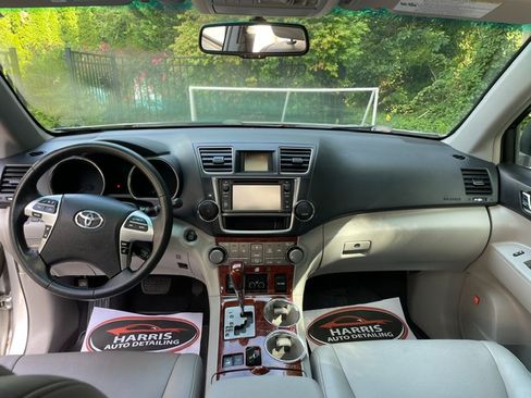 Used 2013 Toyota Highlander Limited AWD/4WD image 12