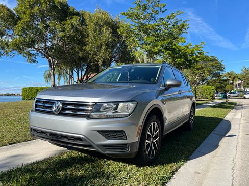 Used 2019 Volkswagen Tiguan SE w/ Panoramic Sunroof Package image 4
