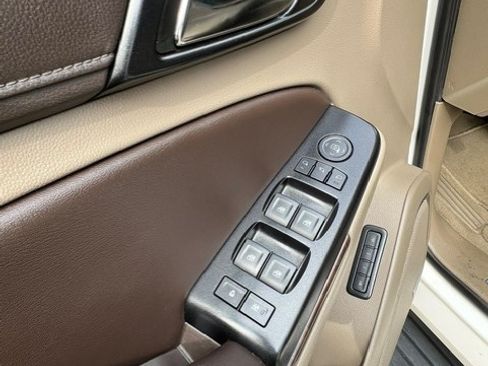 Used 2019 Chevrolet Suburban LT image 12