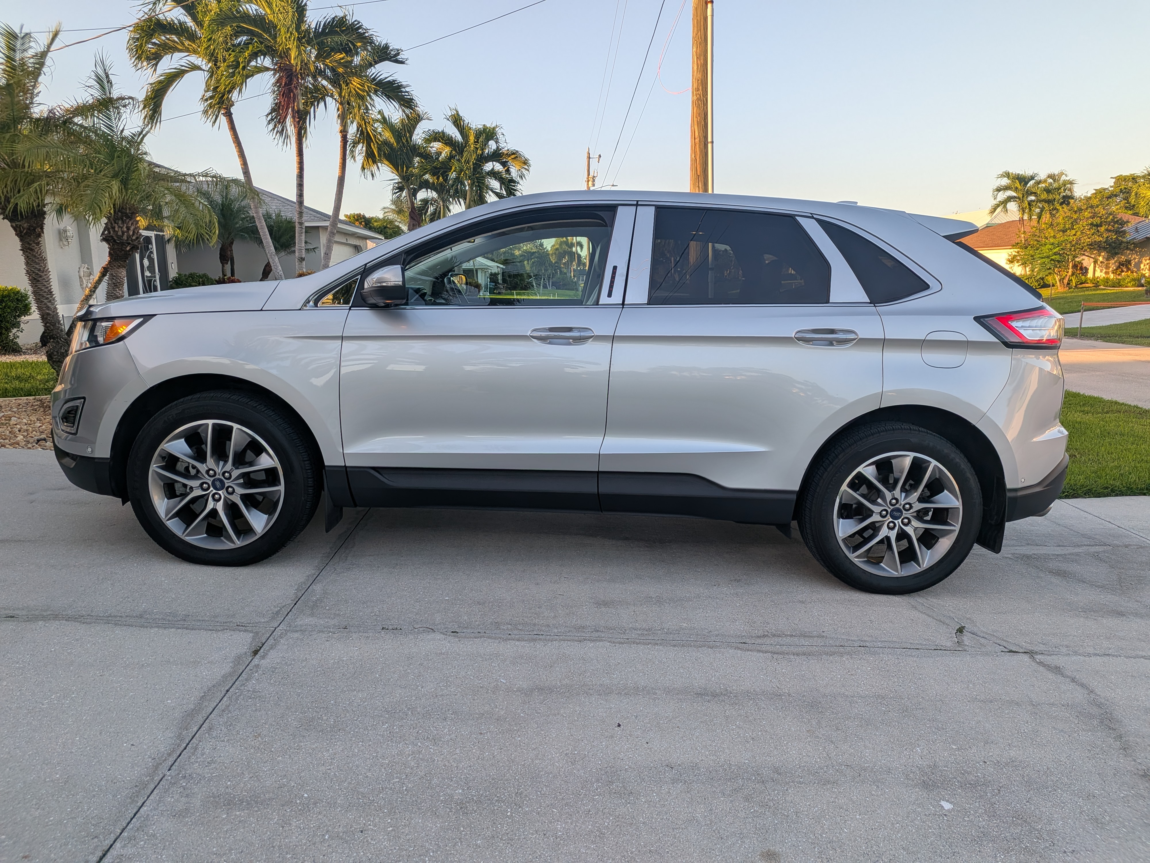 Used 2018 Ford Edge Titanium w/ Equipment Group 302A AWD/4WD image 5