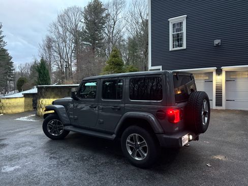 Used 2021 Jeep Wrangler Unlimited Sahara image 10