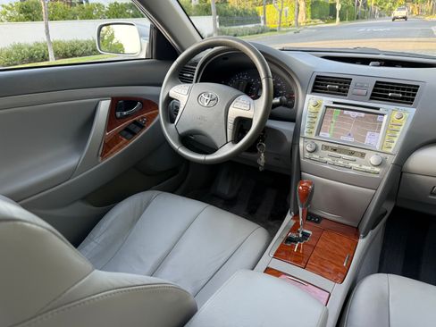 Used 2011 Toyota Camry XLE w/ XLE Extra-Value Pkg #2 FWD image 11