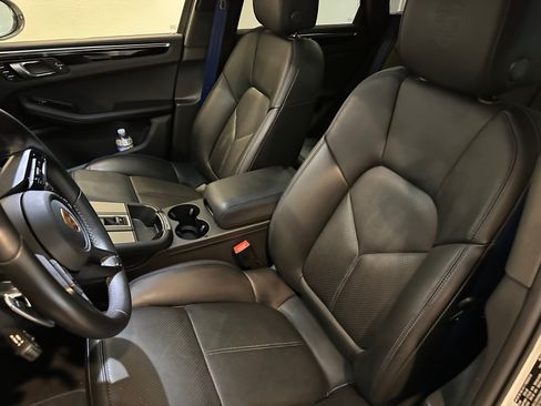 Used 2023 Porsche Macan Turbo AWD/4WD image 8
