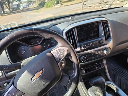 Used 2016 Chevrolet Colorado LT w/ LT Convenience Package image 9