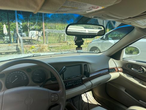 Used 2005 Buick Le Sabre Custom w/ Leather and Comfort Group image 10