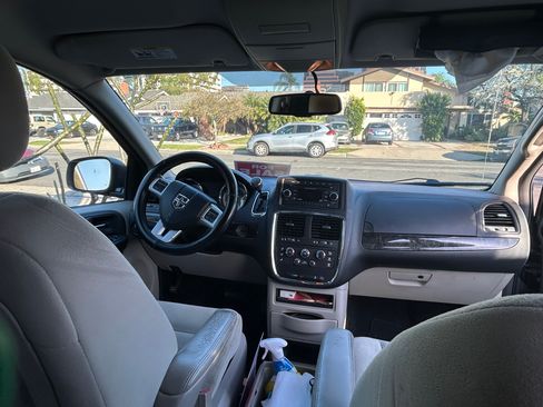 Used 2014 Dodge Grand Caravan SE w/ Quick Order Package 29E SE image 2