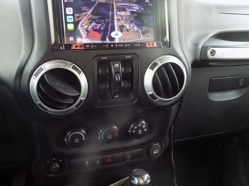 Used 2013 Jeep Wrangler Unlimited Sahara image 8