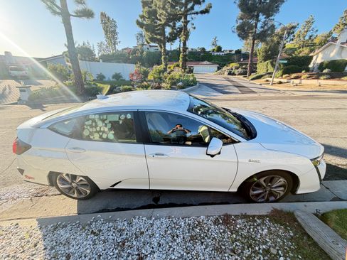 Used 2018 Honda Clarity Plug-In Hybrid image 5