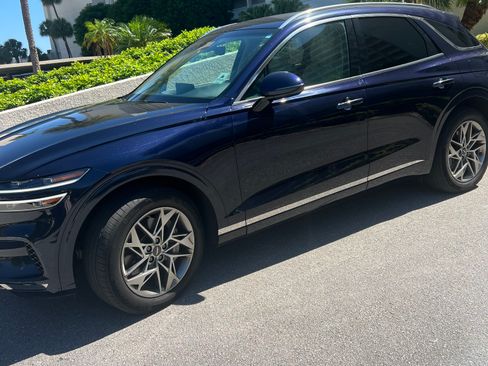 Used 2023 Genesis GV70 2.5T w/ Select Package AWD/4WD image 2