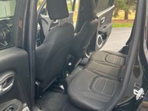 Used 2019 Jeep Renegade Latitude w/ Popular Equipment Group image 13