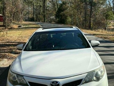 Used 2012 Toyota Camry SE image 5