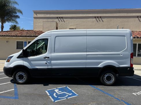 Used 2019 Ford Transit 250 148 Medium Roof image 8