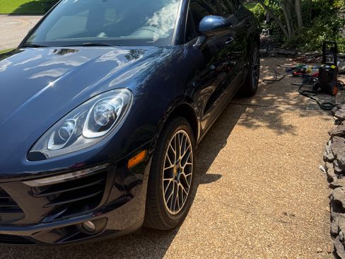 Used 2018 Porsche Macan Sport Edition AWD/4WD image 11