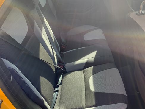 Used 2012 Ford Focus SE w/ SE Sport Pkg image 11