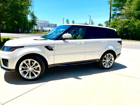 Used 2019 Land Rover Range Rover Sport HSE AWD/4WD image 4