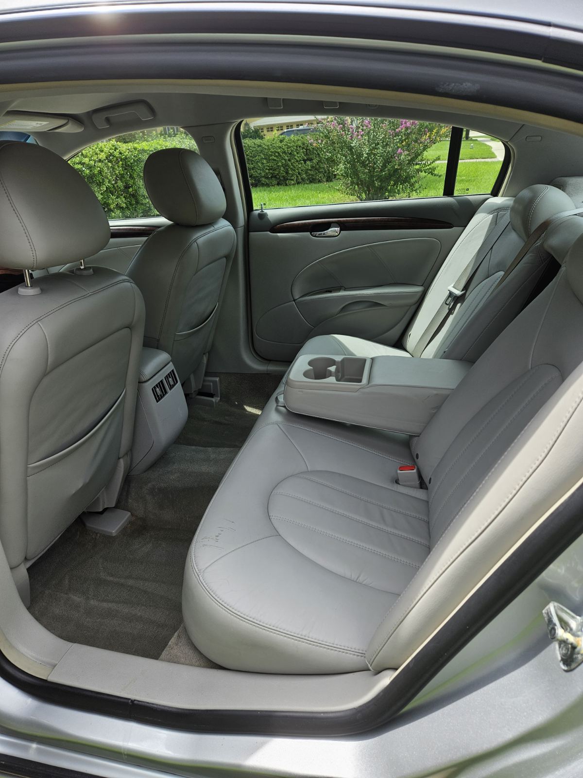 Used 2011 Buick Lucerne CXL FWD image 11