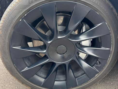 Used 2023 Tesla Model Y Long Range AWD/4WD image 16