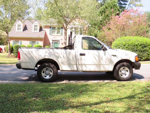Used 2004 Ford F150 XL RWD image 1