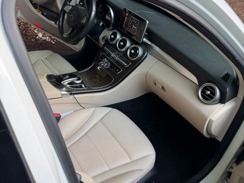 Used 2015 Mercedes-Benz C 300 Sedan image 4