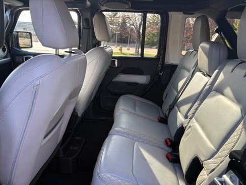 Used 2023 Jeep Wrangler Unlimited Sahara image 9