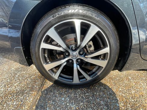 Used 2017 Nissan Maxima Platinum image 30