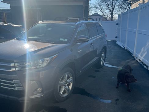 Used 2017 Toyota Highlander Limited image 8