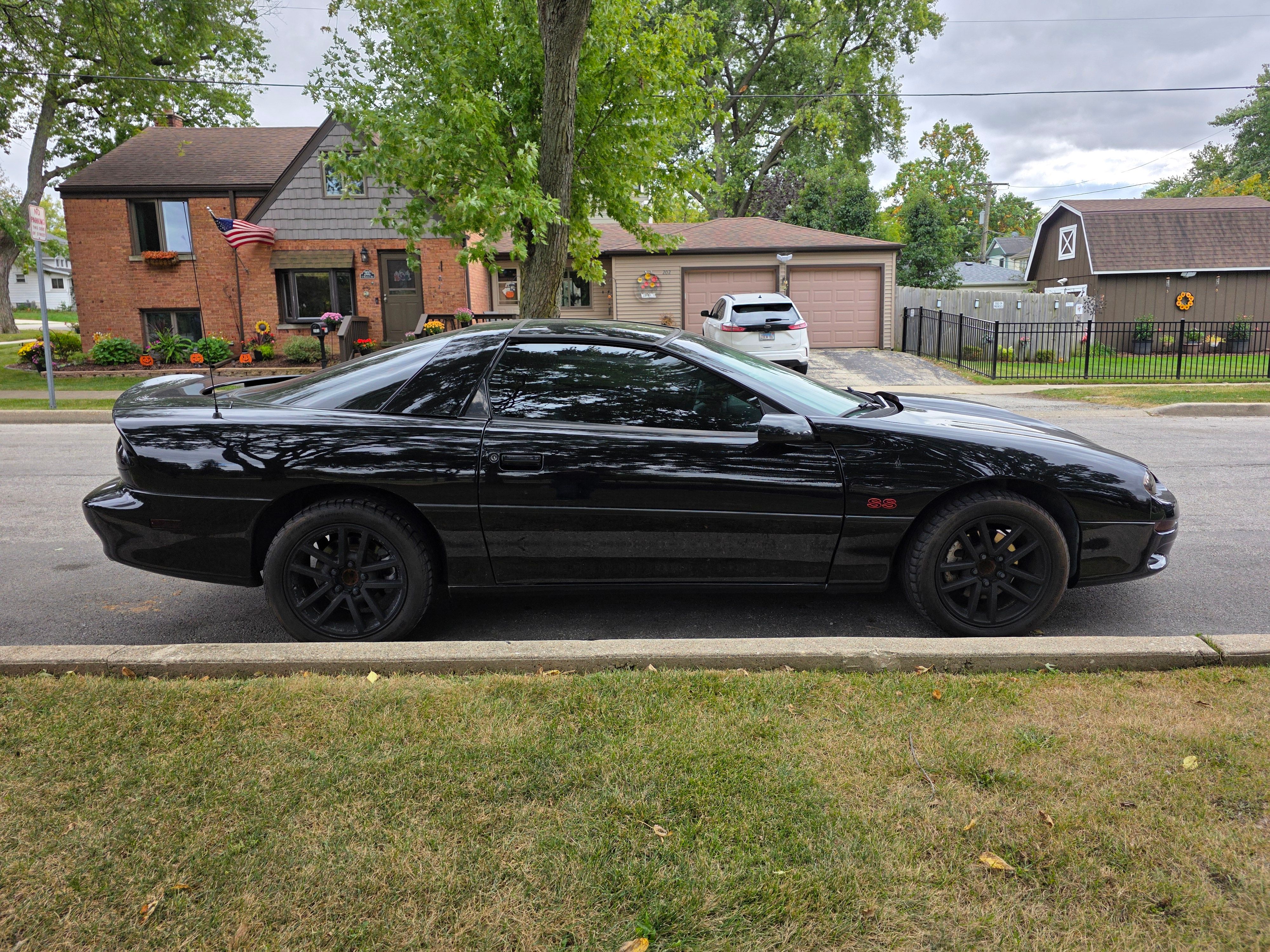 Used 2000 Chevrolet Camaro Z28 w/ SS Performance/Appearance Pkg RWD image 25