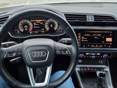 Used 2019 Audi Q3 2.0T Premium Plus image 5