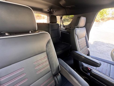 Used 2025 GMC Yukon XL AT4 Ultimate image 14