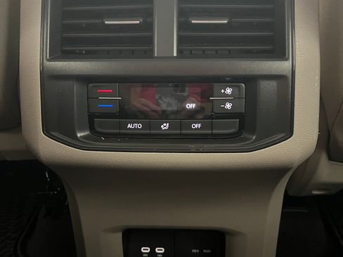 Used 2023 Volkswagen Atlas SE AWD/4WD image 24