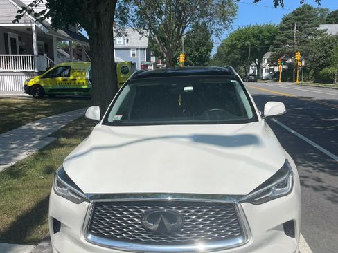 Used 2019 INFINITI QX50 Luxe w/ Navigation Package AWD/4WD image 1