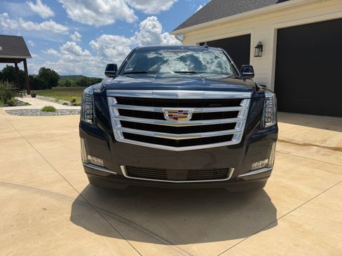 Used 2019 Cadillac Escalade Premium Luxury AWD/4WD image 11