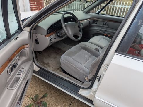 Used 1998 Oldsmobile 88 image 6