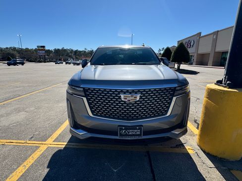 Used 2022 Cadillac Escalade Luxury w/ LPO, Illumination Package image 2