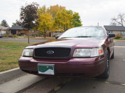 Used 2004 Ford Crown Victoria LX image 8