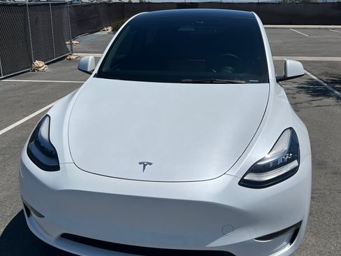 Used 2023 Tesla Model Y Long Range AWD/4WD image 2