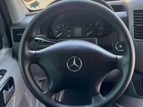 Used 2016 Mercedes-Benz Sprinter 2500 image 10