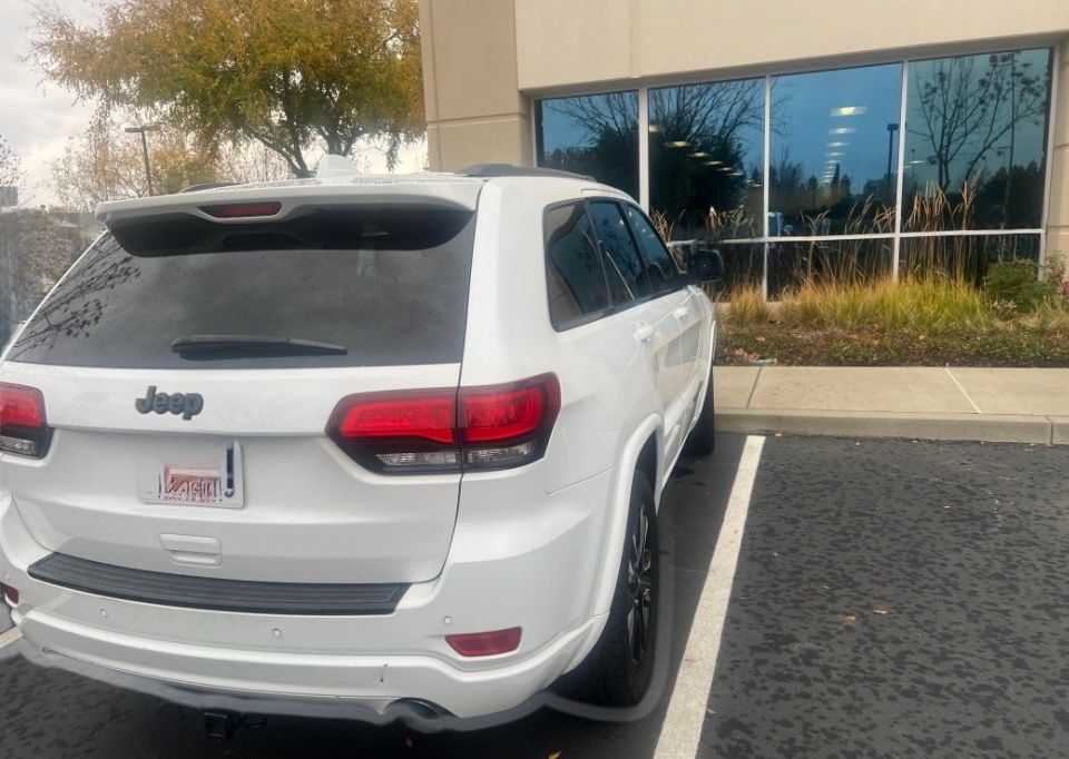 Used 2018 Jeep Grand Cherokee Altitude RWD image 4